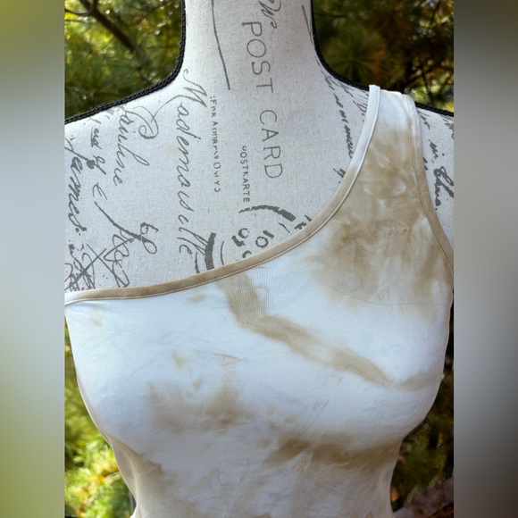 One-Shoulder Watercolor Top
US 8
Like New / Never Worn
Made in Italy - Picture 5 of 11